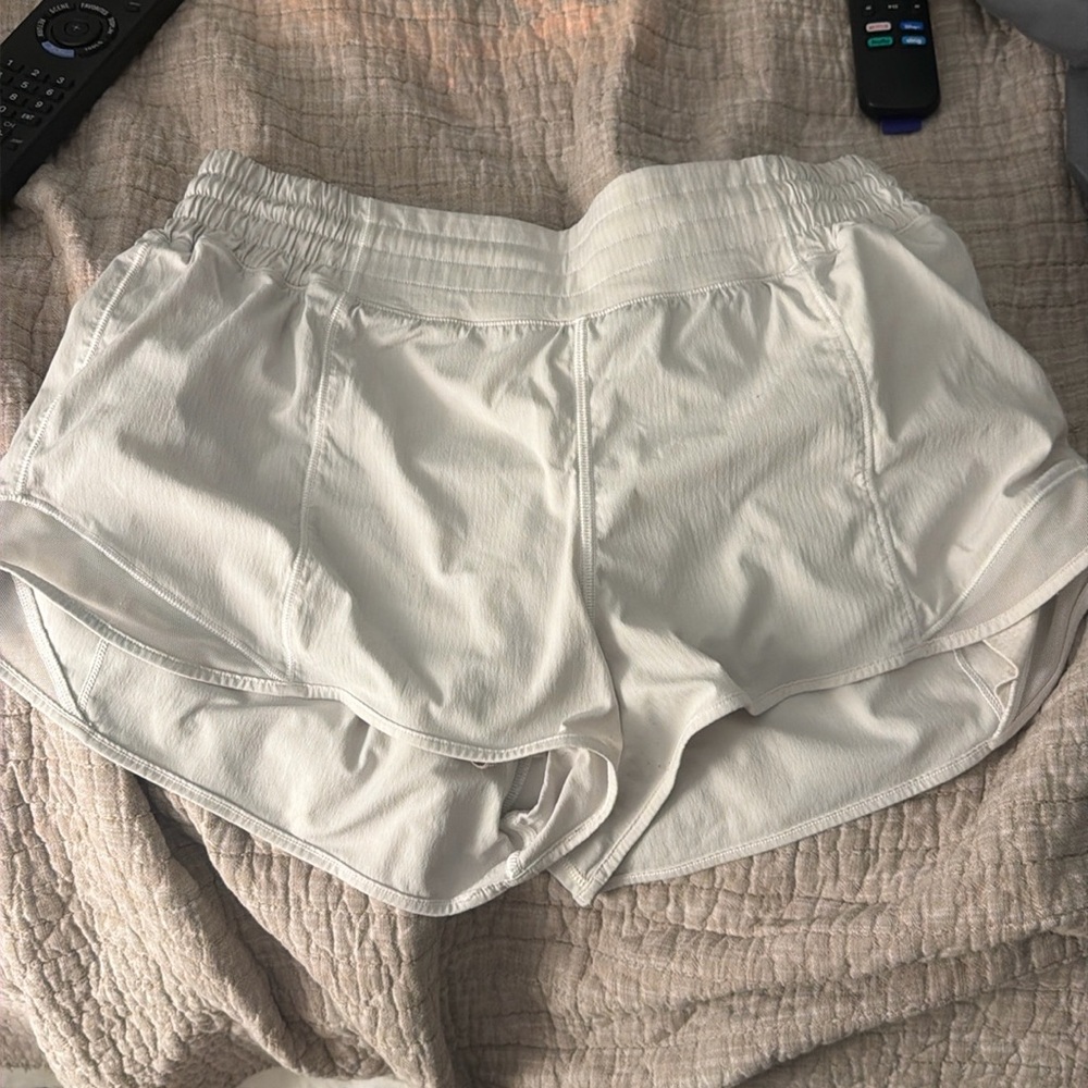Lululemon hotty hot shorts size 8 2 inch